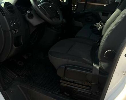 Белый Рено Мастер, объемом двигателя 2.3 л и пробегом 340 тыс. км за 11000 $, фото 4 на Automoto.ua