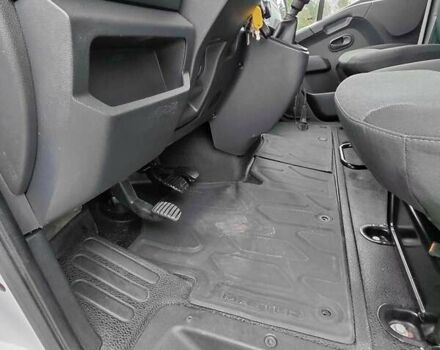 Белый Рено Мастер, объемом двигателя 2.3 л и пробегом 300 тыс. км за 22499 $, фото 42 на Automoto.ua