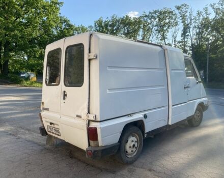 Білий Рено Мастєр, об'ємом двигуна 2.5 л та пробігом 300 тис. км за 999 $, фото 3 на Automoto.ua