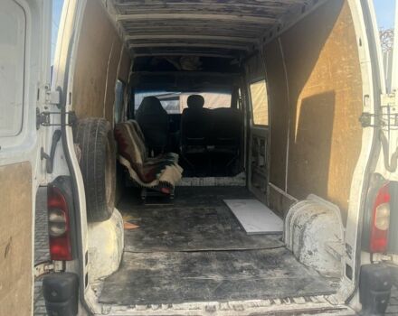 Белый Рено Мастер, объемом двигателя 2.5 л и пробегом 400 тыс. км за 10000 $, фото 3 на Automoto.ua