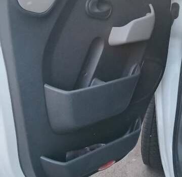 Белый Рено Мастер, объемом двигателя 2.3 л и пробегом 370 тыс. км за 10000 $, фото 8 на Automoto.ua