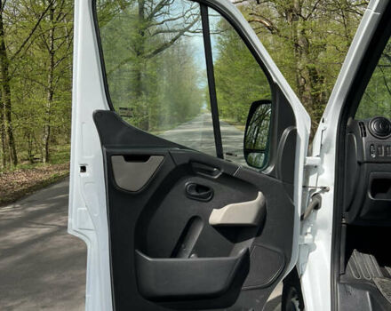 Белый Рено Мастер, объемом двигателя 2.3 л и пробегом 280 тыс. км за 12500 $, фото 46 на Automoto.ua