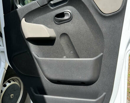 Белый Рено Мастер, объемом двигателя 2.3 л и пробегом 280 тыс. км за 12500 $, фото 33 на Automoto.ua