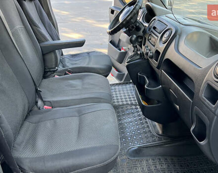 Белый Рено Мастер, объемом двигателя 2.3 л и пробегом 328 тыс. км за 10700 $, фото 9 на Automoto.ua