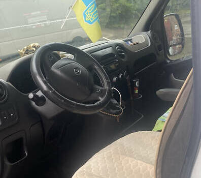 Белый Рено Мастер, объемом двигателя 2.3 л и пробегом 430 тыс. км за 11000 $, фото 6 на Automoto.ua