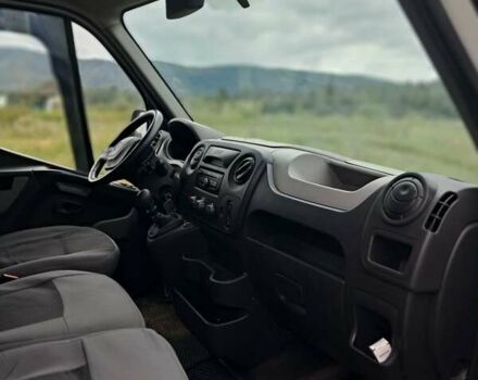 Белый Рено Мастер, объемом двигателя 2.3 л и пробегом 326 тыс. км за 11750 $, фото 2 на Automoto.ua