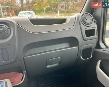 Білий Рено Мастєр, об'ємом двигуна 2.3 л та пробігом 386 тис. км за 15000 $, фото 12 на Automoto.ua