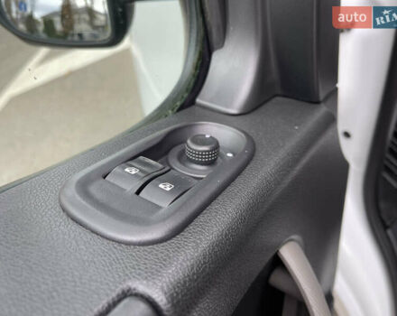 Рено Мастєр 2015 у Радивилове на Automoto.ua Білий Рено Мастєр, об'ємом двигуна 2.3 л та пробігом 280 тис. км за 14500 $, фото 29 на Automoto.ua