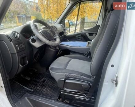 Білий Рено Мастєр, об'ємом двигуна 2.3 л та пробігом 386 тис. км за 15000 $, фото 1 на Automoto.ua