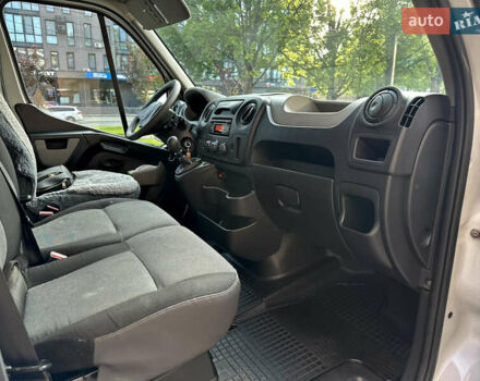 Белый Рено Мастер, объемом двигателя 2.3 л и пробегом 390 тыс. км за 13500 $, фото 16 на Automoto.ua