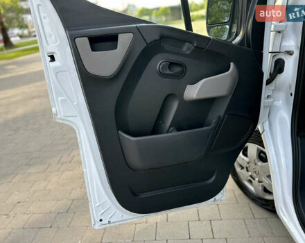 Белый Рено Мастер, объемом двигателя 2.3 л и пробегом 390 тыс. км за 13500 $, фото 30 на Automoto.ua