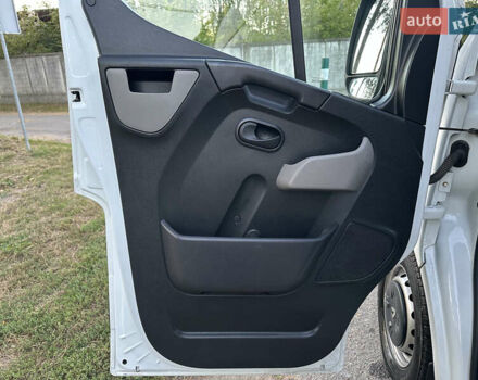 Белый Рено Мастер, объемом двигателя 2.3 л и пробегом 135 тыс. км за 17950 $, фото 16 на Automoto.ua