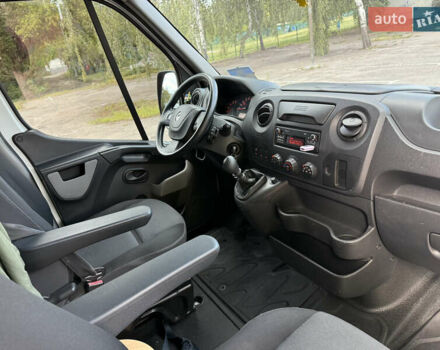 Белый Рено Мастер, объемом двигателя 2.3 л и пробегом 260 тыс. км за 15000 $, фото 13 на Automoto.ua