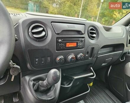 Белый Рено Мастер, объемом двигателя 2.3 л и пробегом 190 тыс. км за 15300 $, фото 60 на Automoto.ua