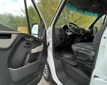 Белый Рено Мастер, объемом двигателя 2.3 л и пробегом 425 тыс. км за 13200 $, фото 7 на Automoto.ua