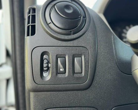 Белый Рено Мастер, объемом двигателя 2.3 л и пробегом 220 тыс. км за 22500 $, фото 18 на Automoto.ua