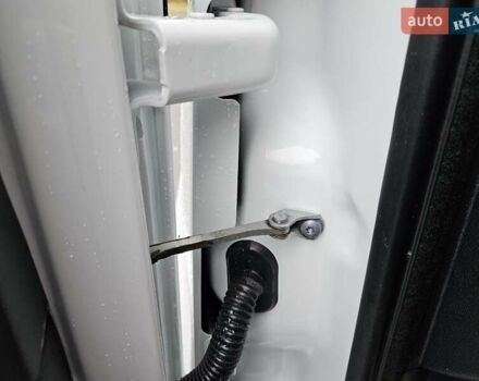 Белый Рено Мастер, объемом двигателя 2.3 л и пробегом 190 тыс. км за 15300 $, фото 67 на Automoto.ua