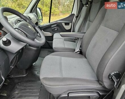 Белый Рено Мастер, объемом двигателя 2.3 л и пробегом 190 тыс. км за 15300 $, фото 63 на Automoto.ua