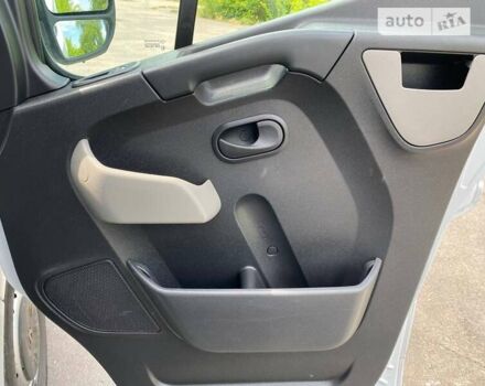 Белый Рено Мастер, объемом двигателя 2.3 л и пробегом 213 тыс. км за 16000 $, фото 21 на Automoto.ua