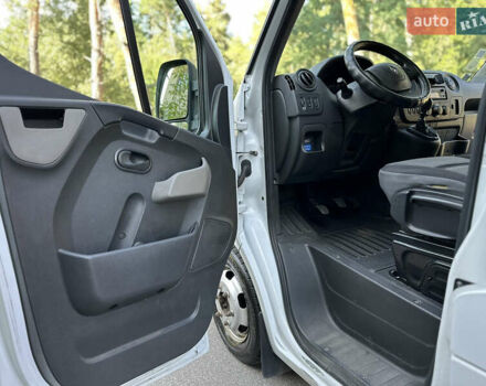 Белый Рено Мастер, объемом двигателя 2.3 л и пробегом 365 тыс. км за 22500 $, фото 61 на Automoto.ua