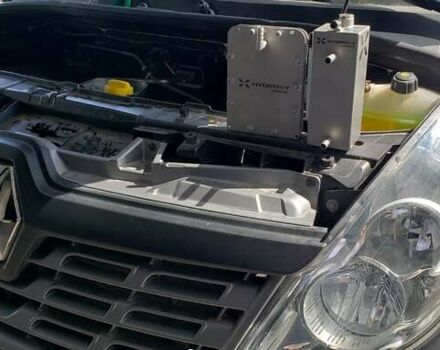 Белый Рено Мастер, объемом двигателя 2.3 л и пробегом 115 тыс. км за 18000 $, фото 3 на Automoto.ua