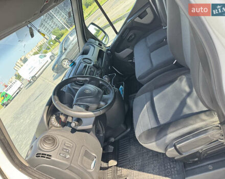 Белый Рено Мастер, объемом двигателя 2.3 л и пробегом 350 тыс. км за 13700 $, фото 9 на Automoto.ua