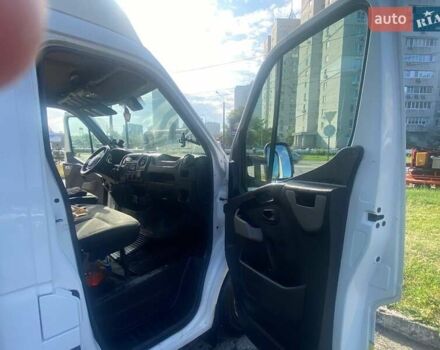 Белый Рено Мастер, объемом двигателя 2.3 л и пробегом 294 тыс. км за 17950 $, фото 3 на Automoto.ua