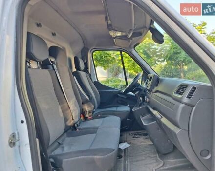 Белый Рено Мастер, объемом двигателя 2.3 л и пробегом 176 тыс. км за 17899 $, фото 7 на Automoto.ua