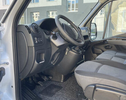 Белый Рено Мастер, объемом двигателя 2.3 л и пробегом 205 тыс. км за 18200 $, фото 12 на Automoto.ua