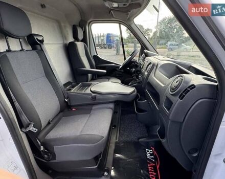 Белый Рено Мастер, объемом двигателя 2.3 л и пробегом 280 тыс. км за 17950 $, фото 12 на Automoto.ua