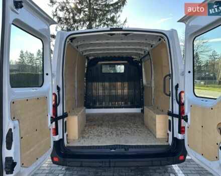 Белый Рено Мастер, объемом двигателя 2.3 л и пробегом 260 тыс. км за 18500 $, фото 2 на Automoto.ua
