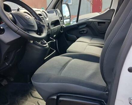 Белый Рено Мастер, объемом двигателя 2.3 л и пробегом 398 тыс. км за 15500 $, фото 1 на Automoto.ua