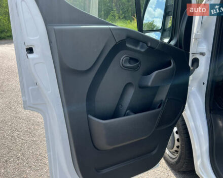Белый Рено Мастер, объемом двигателя 2.3 л и пробегом 281 тыс. км за 18500 $, фото 8 на Automoto.ua