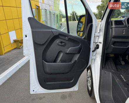 Белый Рено Мастер, объемом двигателя 2.3 л и пробегом 280 тыс. км за 17900 $, фото 36 на Automoto.ua