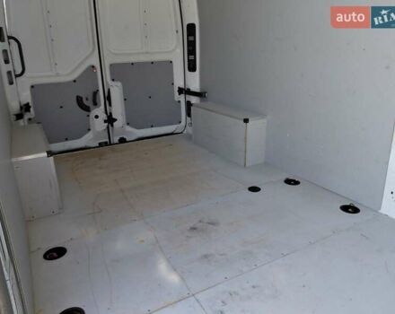 Белый Рено Мастер, объемом двигателя 2.3 л и пробегом 205 тыс. км за 17600 $, фото 3 на Automoto.ua