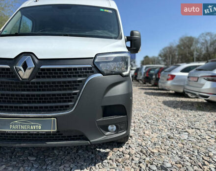 Белый Рено Мастер, объемом двигателя 2.3 л и пробегом 229 тыс. км за 20000 $, фото 3 на Automoto.ua