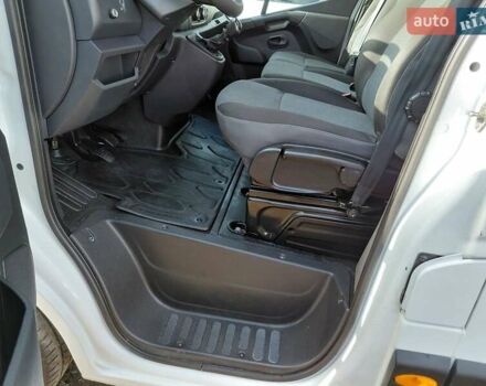 Белый Рено Мастер, объемом двигателя 2.3 л и пробегом 179 тыс. км за 19600 $, фото 51 на Automoto.ua