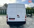Белый Рено Мастер, объемом двигателя 0 л и пробегом 240 тыс. км за 19800 $, фото 2 на Automoto.ua
