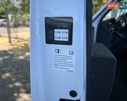 Белый Рено Мастер, объемом двигателя 2.3 л и пробегом 187 тыс. км за 20999 $, фото 14 на Automoto.ua
