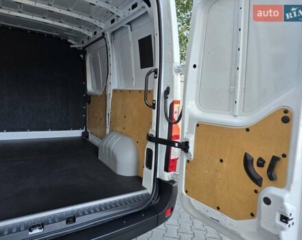 Белый Рено Мастер, объемом двигателя 2.3 л и пробегом 229 тыс. км за 19000 $, фото 31 на Automoto.ua