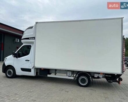 Белый Рено Мастер, объемом двигателя 2.3 л и пробегом 325 тыс. км за 25999 $, фото 1 на Automoto.ua