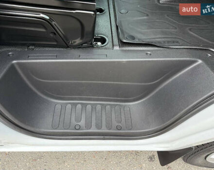 Белый Рено Мастер, объемом двигателя 2.3 л и пробегом 138 тыс. км за 25800 $, фото 46 на Automoto.ua