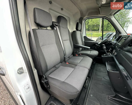 Білий Рено Мастєр, об'ємом двигуна 2.3 л та пробігом 204 тис. км за 20250 $, фото 18 на Automoto.ua