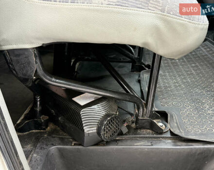 Белый Рено Мастер, объемом двигателя 2.46 л и пробегом 490 тыс. км за 9600 $, фото 5 на Automoto.ua