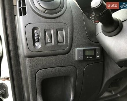 Белый Рено Мастер, объемом двигателя 2.3 л и пробегом 280 тыс. км за 16000 $, фото 37 на Automoto.ua