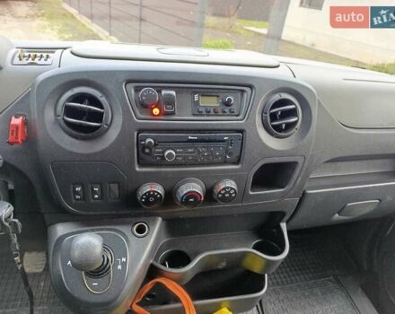 Белый Рено Мастер, объемом двигателя 2.3 л и пробегом 440 тыс. км за 16300 $, фото 1 на Automoto.ua