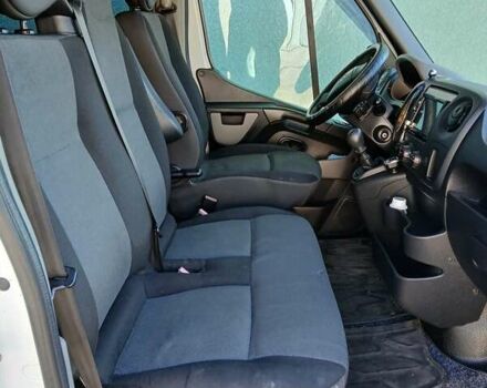 Белый Рено Мастер, объемом двигателя 2.3 л и пробегом 255 тыс. км за 15999 $, фото 6 на Automoto.ua