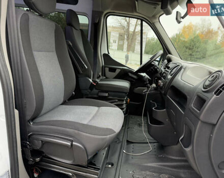 Белый Рено Мастер, объемом двигателя 2.3 л и пробегом 350 тыс. км за 15999 $, фото 46 на Automoto.ua