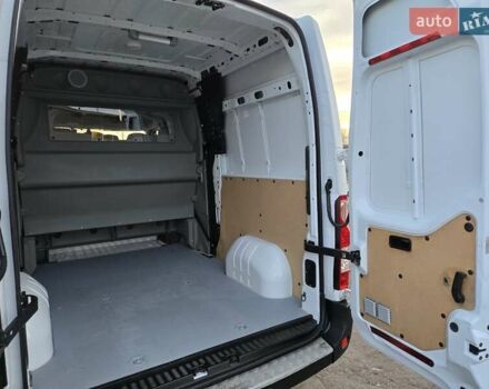 Белый Рено Мастер, объемом двигателя 2.3 л и пробегом 201 тыс. км за 18900 $, фото 2 на Automoto.ua