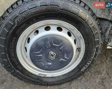 Белый Рено Мастер, объемом двигателя 2.3 л и пробегом 201 тыс. км за 18900 $, фото 5 на Automoto.ua